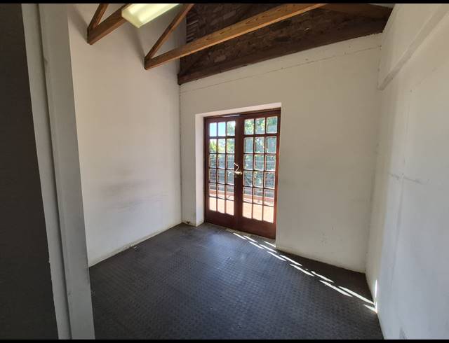 127M² OFFICE TO LET IN PARKMORE